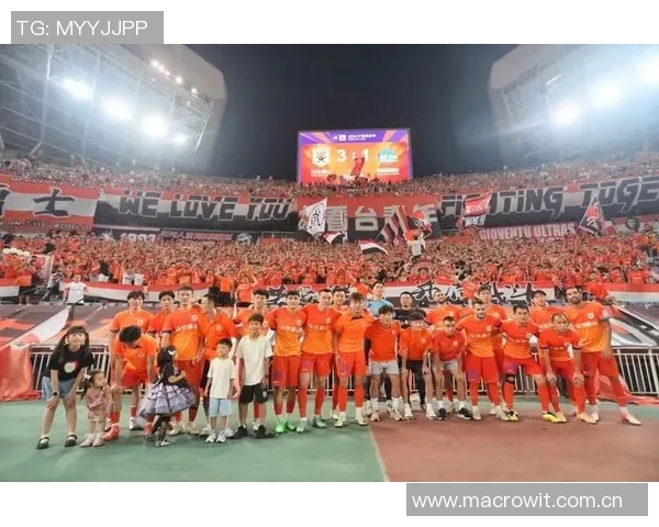 河南球迷热情高涨足协杯决赛现场人潮涌动北京球迷人数相对较少