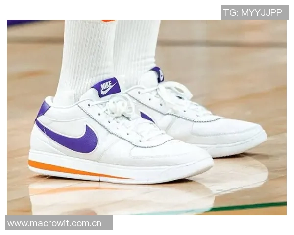 库里赛前训练穿上布克首款签名鞋Book1迎战太阳队展现默契配合