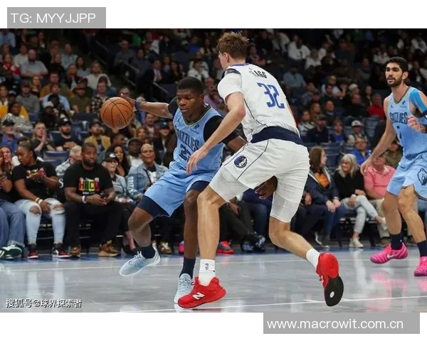 克莱回忆灰熊恶行22年季后赛致队友胳膊肘骨折的惨痛经历